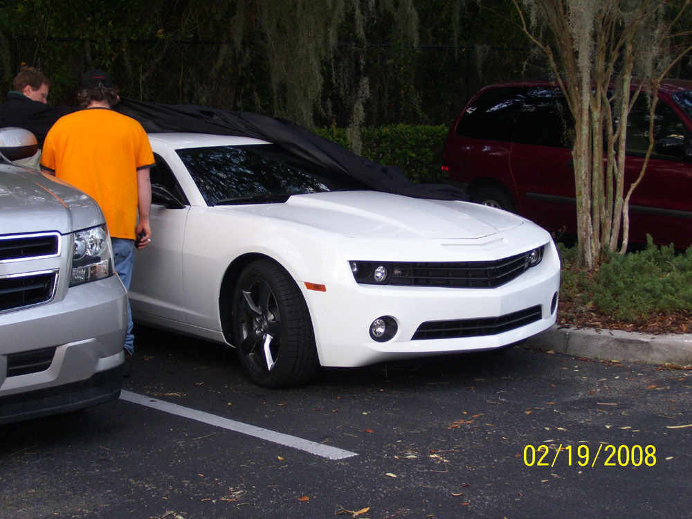  18 2010 Camaro pics from Tampa twin black and white camaros Camaro5 