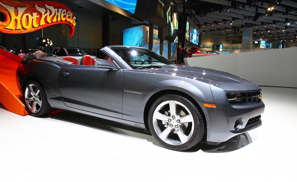 To help you make your decision and configuring HERE are the 2011 Camaro 