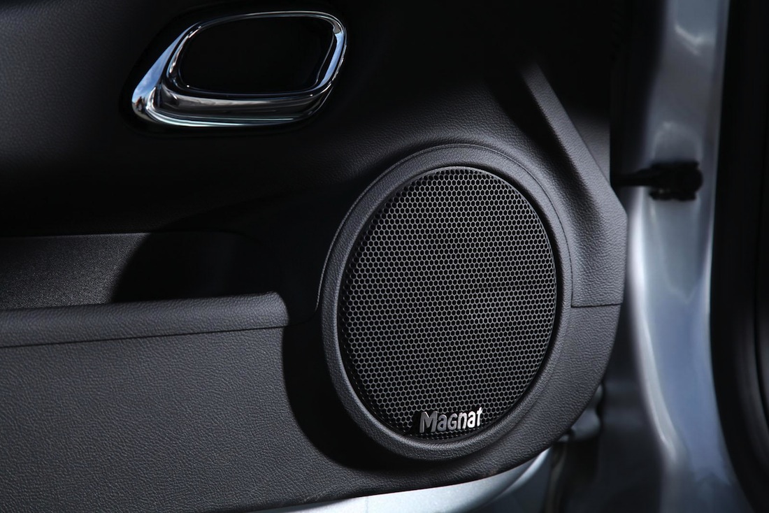 Name:  audiovoxcamaro16.jpg
Views: 3814
Size:  217.2 KB