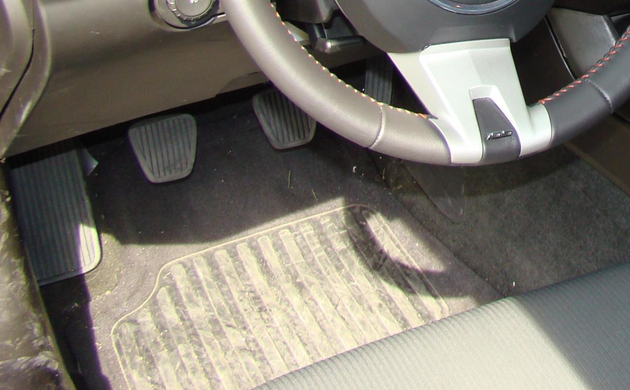 Name:  dead pedal.jpg
Views: 1305
Size:  109.6 KB