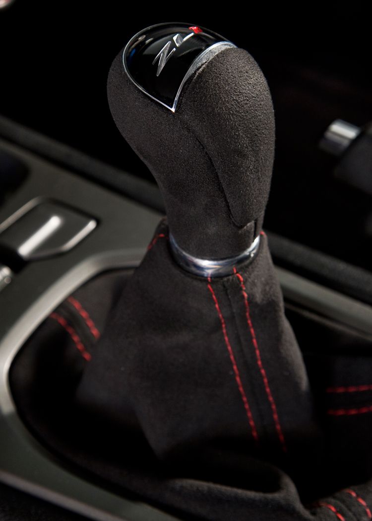 Name:  2012-chevrolet-camaro-ZL1-shifter.jpg
Views: 28971
Size:  63.8 KB